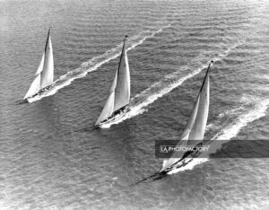 Régate à Cowes: "Astra", "Velsheda" et "Britannia", GB 1933.