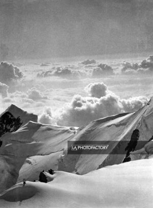 Mer de nuages en montant au sommet du Mont Blanc, 1933.