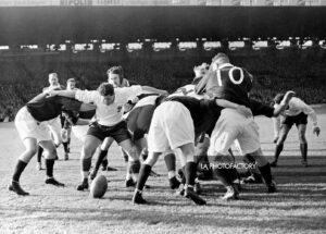 Mêlée ouverte lors d'un match France/Ecosse à Colombes, janvier 1951.