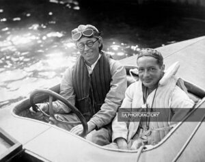 Ralph Snoddy et son mécanicien à la "Gold Cup 4", New Jersey.