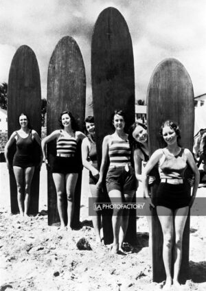 Surfeuses sur une plage de Californie.