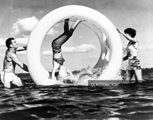Le "Bil-Buoy", jeu aquatique lancé sur les plages de Floride, 1955.