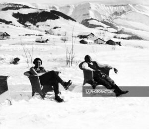 Repos en plein air après le déjeuner, Megève 1927.