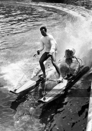 Le "Seasky", dernier cri du ski nautique, 1955.