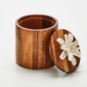 Tibu M | Boîte décorative en bois d'acacia ornée d'une fleur en céramique