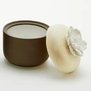 PHAO S | Boîte décorative en céramique et bois ornée d'une fleur en porcelaine